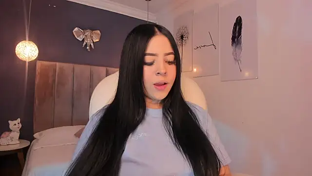 Snapshot of Maaiitee chatting on 01.18.25 Maaiitee online show from 01.18.25