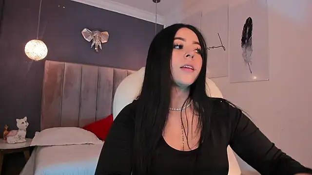 Snapshot of Maaiitee chatting on 01.22.25 Maaiitee online show from 01.22.25