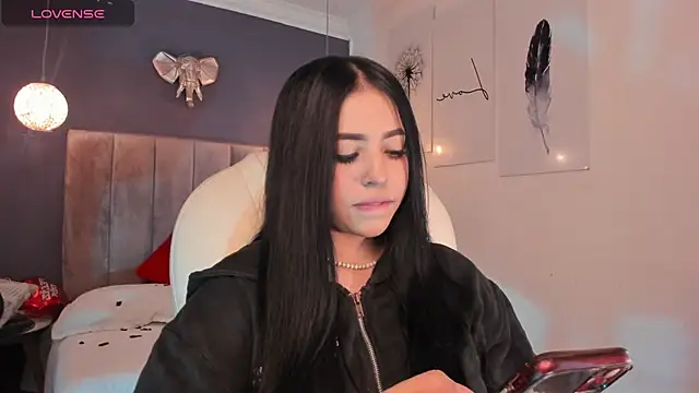 Snapshot of Maaiitee chatting on 02.15.25 Maaiitee online show from 02.15.25