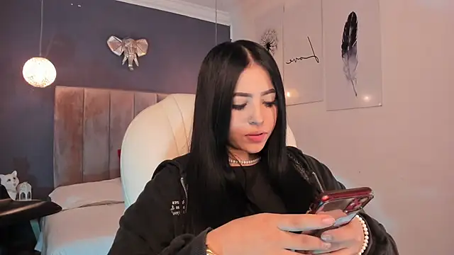 Snapshot of Maaiitee chatting on 02.21.25 Maaiitee online show from 02.21.25