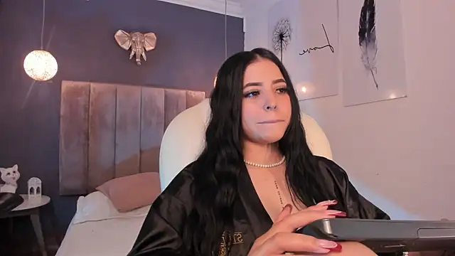 Snapshot of Maaiitee chatting on 03.19.25 Maaiitee online show from 03.19.25