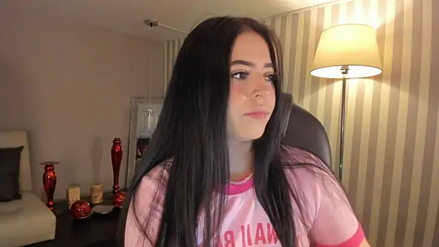 Snapshot of Maaiitee chatting on 09.28.25 Maaiitee online show from 09.28.25