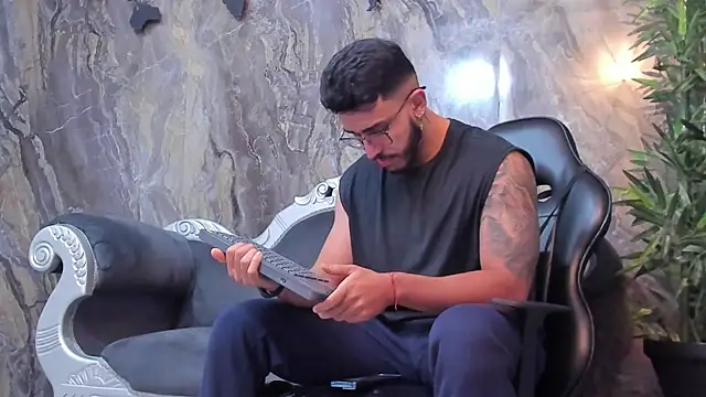 Liam Kleiin online show from 02.07.25