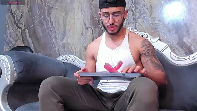 Liam Kleiin online show from 02.12.25