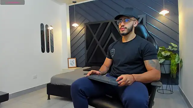 Liam Kleiin online show from 10.02.25