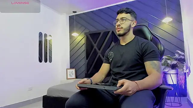 Liam Kleiin online show from 10.11.25