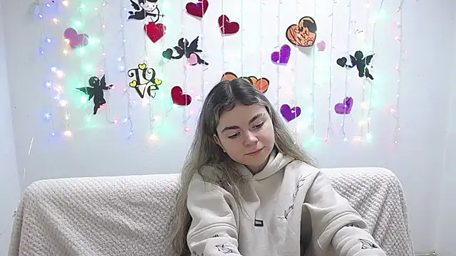 TinaRedly online show from 02.20.25