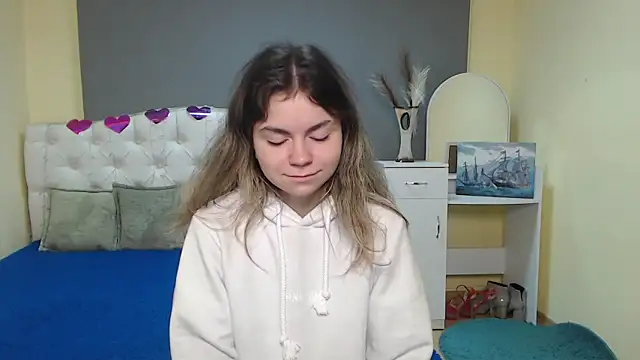 TinaRedly online show from 09.26.25