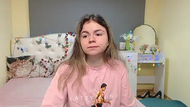 TinaRedly online show from 04.05.26