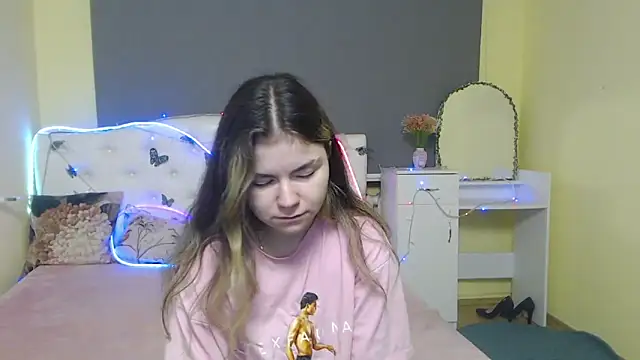 TinaRedly online show from 04.23.26