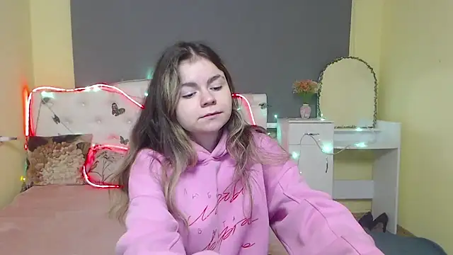 TinaRedly online show from 04.24.26