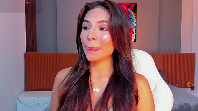 Snapshot of amira_cute2 chatting on 10.24.25 amira cute2 online show from 10.24.25