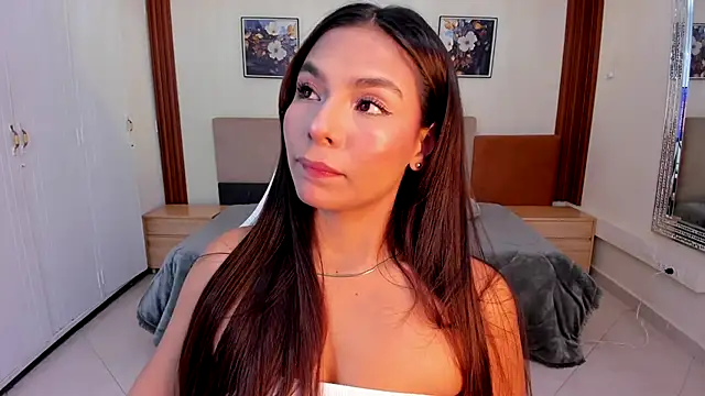 Snapshot of amira_cute2 chatting on 12.23.25 amira cute2 online show from 12.23.25