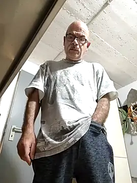 bottomhairy online show from 11.04.25