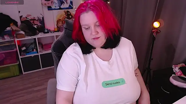 Snapshot of lissamuff chatting on 03.07.25 lissamuff online show from 03.07.25