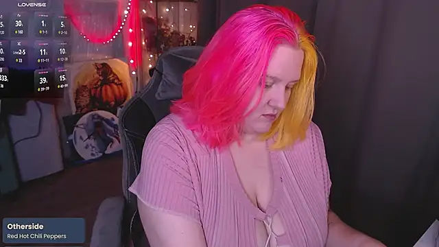 Snapshot of lissamuff chatting on 11.10.25 lissamuff online show from 11.10.25