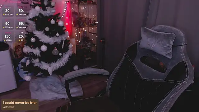 Snapshot of lissamuff chatting on 12.15.25 lissamuff online show from 12.15.25