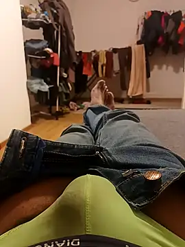 Snapshot of maleesa chatting on 11.21.25 maleesa online show from 11.21.25