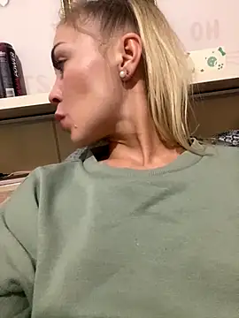 DreamGirl-777 online show from 10.28.25