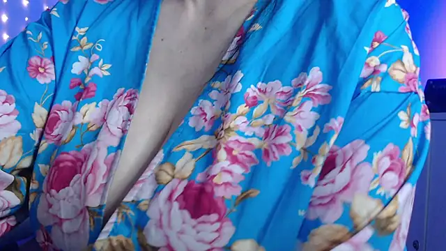 Snapshot of missdaniels chatting on 02.05.25 missdaniels online show from 02.05.25