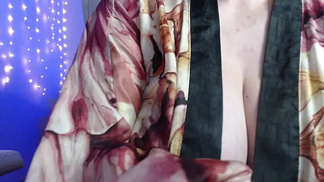 Snapshot of missdaniels chatting on 02.14.25 missdaniels online show from 02.14.25