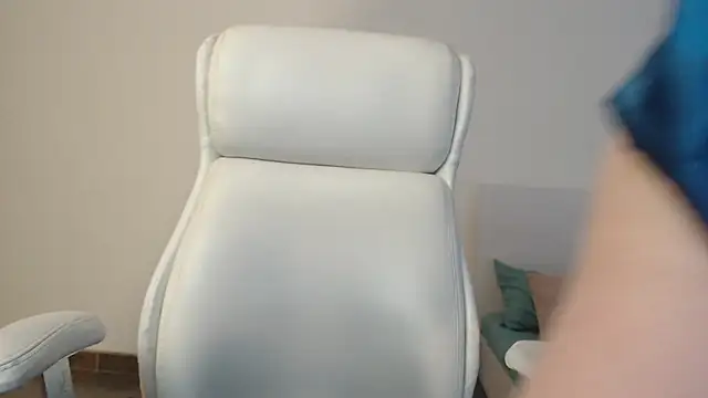 Snapshot of missdaniels chatting on 03.11.25 missdaniels online show from 03.11.25