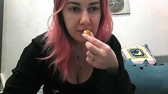 Snapshot of BlueXOwl chatting on 02.10.25 BlueXOwl online show from 02.10.25