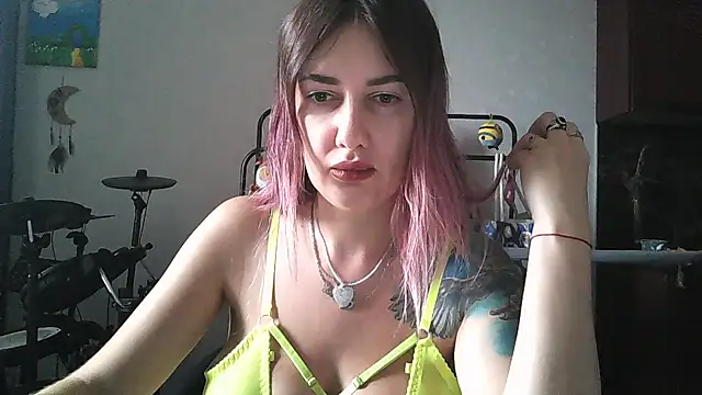 Snapshot of BlueXOwl chatting on 09.11.25 BlueXOwl online show from 09.11.25