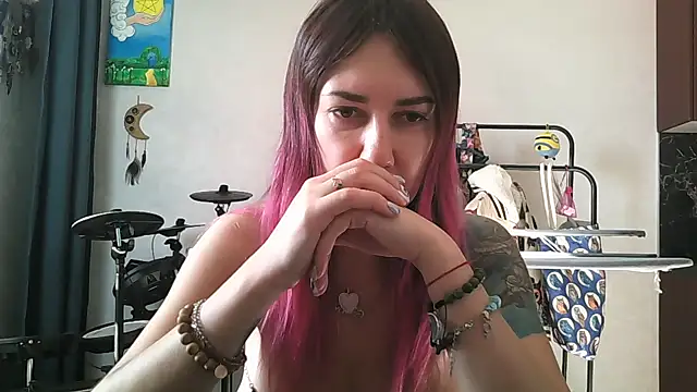 Snapshot of BlueXOwl chatting on 09.15.25 BlueXOwl online show from 09.15.25