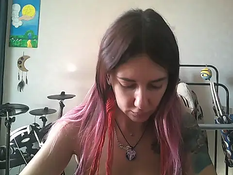 Snapshot of BlueXOwl chatting on 09.22.25 BlueXOwl online show from 09.22.25