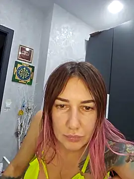 Snapshot of BlueXOwl chatting on 10.13.25 BlueXOwl online show from 10.13.25