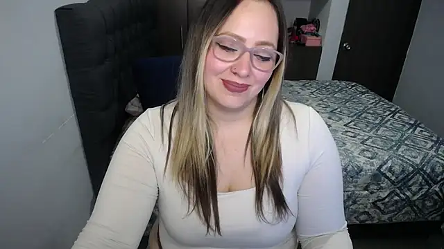 Snapshot of Valentina_St chatting on 03.23.25 Valentina St online show from 03.23.25