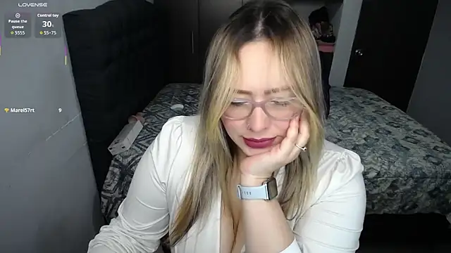 Snapshot of Valentina_St chatting on 10.11.25 Valentina St online show from 10.11.25