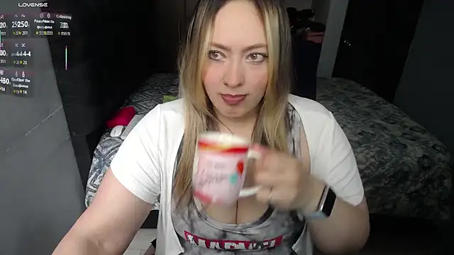 Snapshot of Valentina_St chatting on 11.14.25 Valentina St online show from 11.14.25