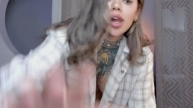 Snapshot of yandracelisofficial chatting on 12.20.24 yandracelisofficial online show from 12.20.24