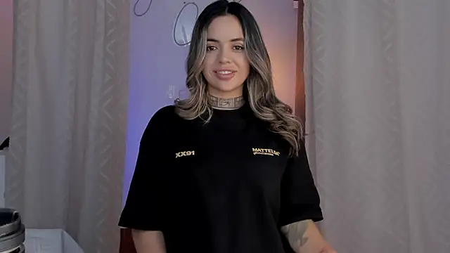 Snapshot of yandracelisofficial chatting on 01.14.25 yandracelisofficial online show from 01.14.25