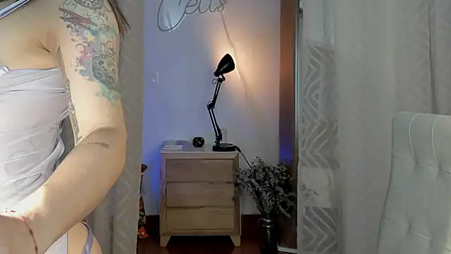 Snapshot of yandracelisofficial chatting on 01.17.25 yandracelisofficial online show from 01.17.25