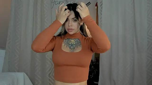 Snapshot of yandracelisofficial chatting on 01.26.25 yandracelisofficial online show from 01.26.25