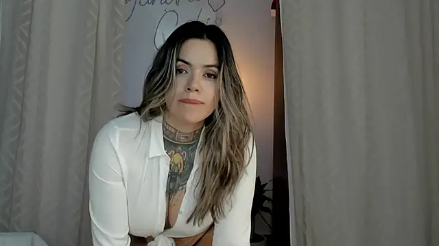 Snapshot of yandracelisofficial chatting on 01.28.25 yandracelisofficial online show from 01.28.25