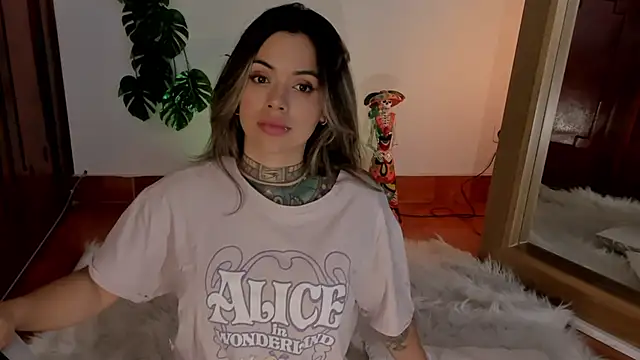 Snapshot of yandracelisofficial chatting on 02.26.25 yandracelisofficial online show from 02.26.25