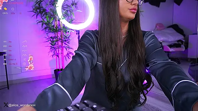 Snapshot of VanessaSimon chatting on 01.16.25 VanessaSimon online show from 01.16.25
