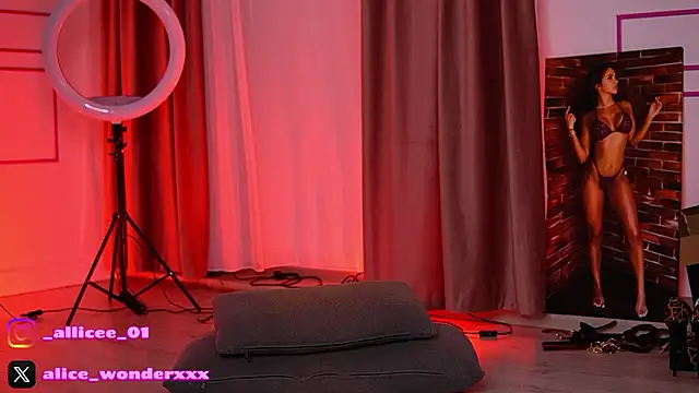 Snapshot of VanessaSimon chatting on 02.03.26 VanessaSimon online show from 02.03.26