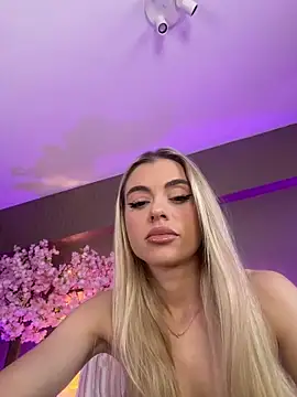 Snapshot of HaileyMadow chatting on 04.20.26 HaileyMadow online show from 04.20.26