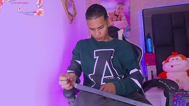 Snapshot of dilan_alfonzo chatting on 03.12.26 dilan alfonzo online show from 03.12.26