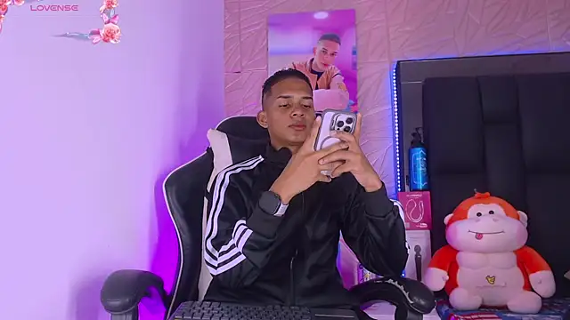 Snapshot of dilan_alfonzo chatting on 04.07.26 dilan alfonzo online show from 04.07.26