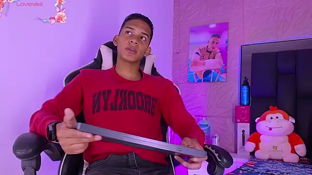 Snapshot of dilan_alfonzo chatting on 04.14.26 dilan alfonzo online show from 04.14.26