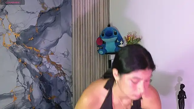 Snapshot of LissaWiild chatting on 09.13.25 LissaWiild online show from 09.13.25