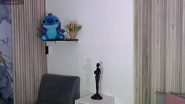 Snapshot of LissaWiild chatting on 11.08.25 LissaWiild online show from 11.08.25