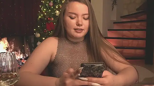 Snapshot of DaisyStacey chatting on 12.31.24 DaisyStacey online show from 12.31.24