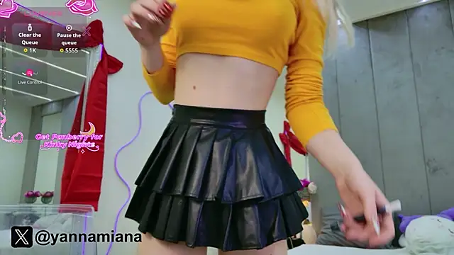 Snapshot of Yanna_miana chatting on 12.23.25 Yanna miana online show from 12.23.25